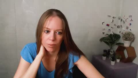 adamais_ online show from 06/18/26, 02:34