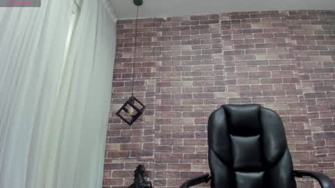 Snapshot of adamcoox chatting on 12/18/24, 07:04 Adam online show from 12/18/24, 07:04