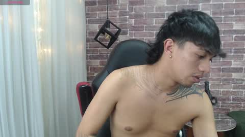 Snapshot of adamcoox chatting on 01/15/25, 07:26 Adam online show from 01/15/25, 07:26