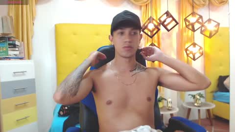 Snapshot of adamcoox chatting on 01/26/25, 08:25 Adam online show from 01/26/25, 08:25