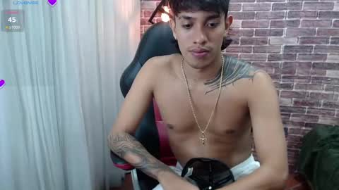 Snapshot of adamcoox chatting on 02/11/25, 05:47 Adam online show from 02/11/25, 05:47