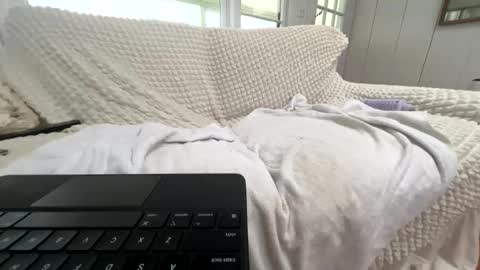 Snapshot of adameast000 chatting on 01/18/26, 02:43 Adam online show from 01/18/26, 02:43