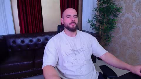 Snapshot of adamjameson chatting on 10/09/25, 05:16 AdamJameson online show from 10/09/25, 05:16