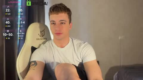 Hi Im Adam Glad to see u here 3 And its my first day online show from 04/26/26, 12:47