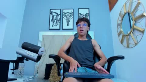 Adams Bobby online show from 11/06/25, 01:01