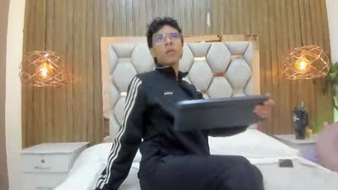Adams Bobby online show from 06/18/26, 11:14