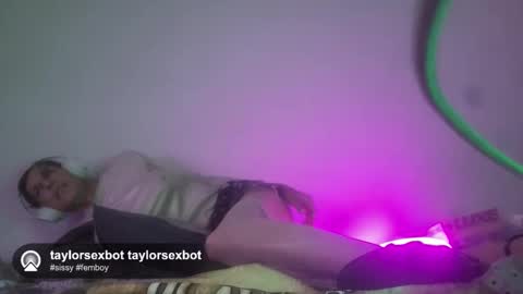 Snapshot of adamseve777 chatting on 05/14/26, 11:50 TaylorSexbot online show from 05/14/26, 11:50