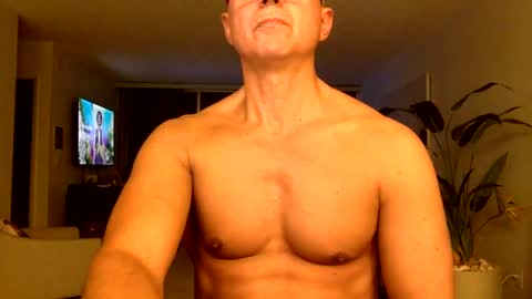 Snapshot of adamsix9 chatting on 11/14/25, 01:37 Adam online show from 11/14/25, 01:37