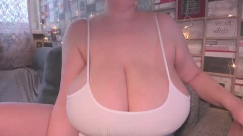 Snapshot of adamsvictory chatting on 12/26/24, 10:48 Victoria online show from 12/26/24, 10:48