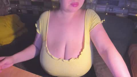 Snapshot of adamsvictory chatting on 10/21/25, 07:03 Victoria online show from 10/21/25, 07:03