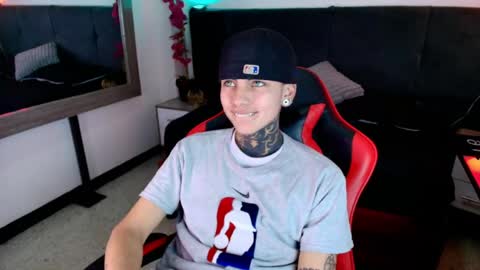 AdamsWalkerr  online show from 04/24/26, 02:19