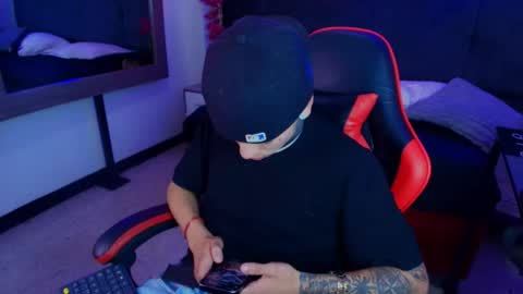AdamsWalkerr  online show from 05/07/26, 04:23