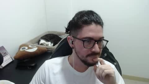 Snapshot of adamussutekh chatting on 10/24/25, 10:33 Adam online show from 10/24/25, 10:33