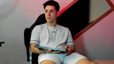 Snapshot of adan_rivas chatting on 03/11/25, 01:16 adan online show from 03/11/25, 01:16
