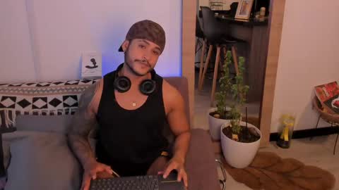 Snapshot of adanvega13 chatting on 06/07/26, 06:33 ADAN VEGA online show from 06/07/26, 06:33