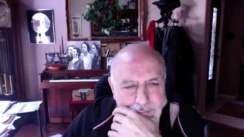 add_me_2 online show from 04/19/26, 05:56