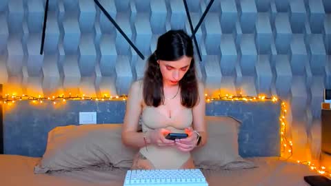 Snapshot of addicting_alice chatting on 04/19/26, 08:11 PMFORPVTBB online show from 04/19/26, 08:11