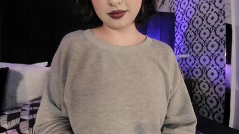 Snapshot of adeelinee chatting on 12/19/25, 07:43 Ade online show from 12/19/25, 07:43