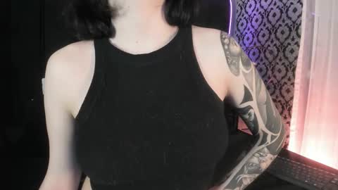 Snapshot of adeelinee chatting on 02/05/26, 08:02 Ade online show from 02/05/26, 08:02