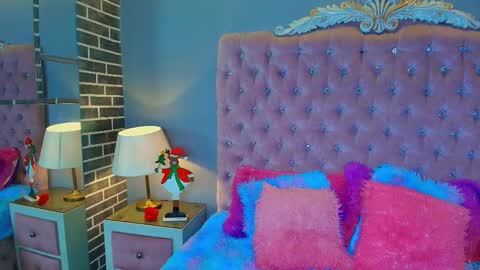 Adelaine online show from 12/17/25, 05:35