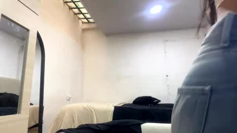 Snapshot of adelein_foxxx chatting on 10/03/25, 08:17 adellein foxx online show from 10/03/25, 08:17