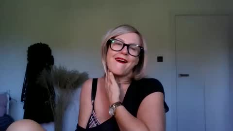Snapshot of adelemilf40 chatting on 09/27/25, 07:02 adelemilf40 online show from 09/27/25, 07:02