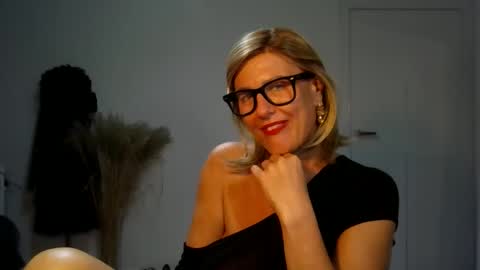Snapshot of adelemilf40 chatting on 10/02/25, 06:26 adelemilf40 online show from 10/02/25, 06:26
