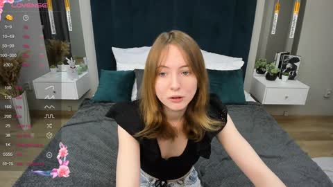 Snapshot of adelina_cowell chatting on 12/06/24, 02:38 Adelina online show from 12/06/24, 02:38