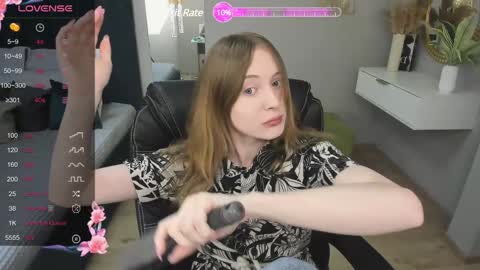 Snapshot of adelina_cowell chatting on 02/04/25, 02:43 Adelina online show from 02/04/25, 02:43