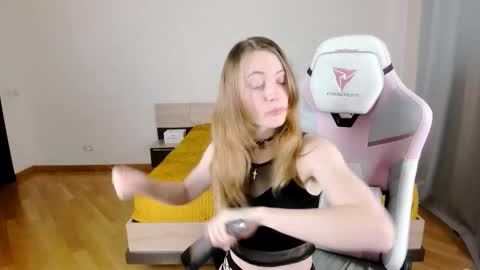 Snapshot of adelina_cowell chatting on 09/21/25, 11:34 Adelina online show from 09/21/25, 11:34