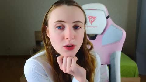 Snapshot of adelina_cowell chatting on 12/16/25, 09:36 Adelina online show from 12/16/25, 09:36