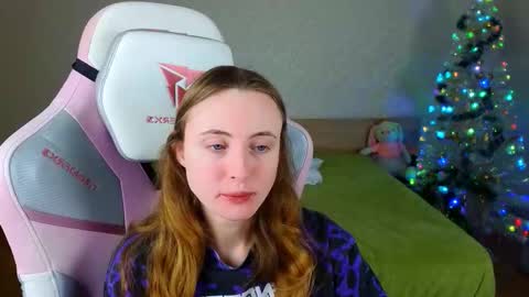 Snapshot of adelina_cowell chatting on 12/21/25, 09:27 Adelina online show from 12/21/25, 09:27