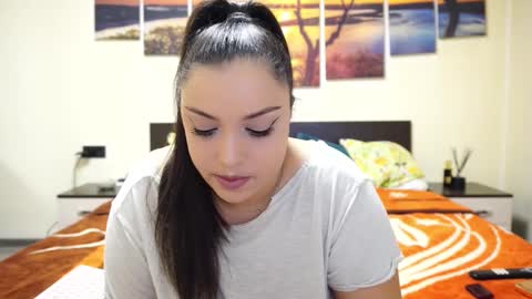 Adellineee online show from 02/10/25, 09:47