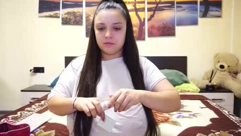 Adellineee online show from 12/03/25, 09:57