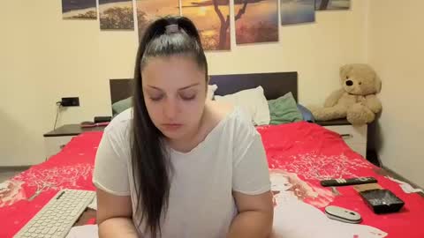 Adellineee online show from 04/28/26, 08:47