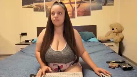 Adellineee online show from 06/15/26, 08:33