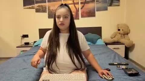 Adellineee online show from 06/20/26, 08:44