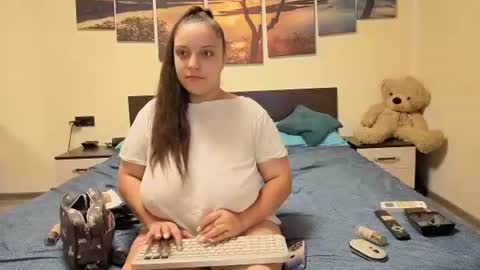 Adellineee online show from 06/22/26, 08:39