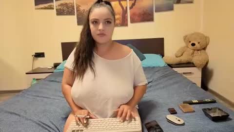 Adellineee online show from 06/28/26, 08:37