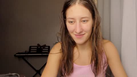 Snapshot of adellqueen chatting on 12/05/24, 10:34 Adell online show from 12/05/24, 10:34