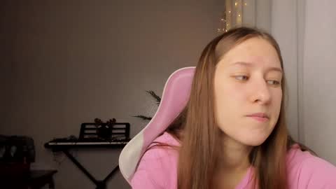 Snapshot of adellqueen chatting on 12/27/24, 10:37 Adell online show from 12/27/24, 10:37