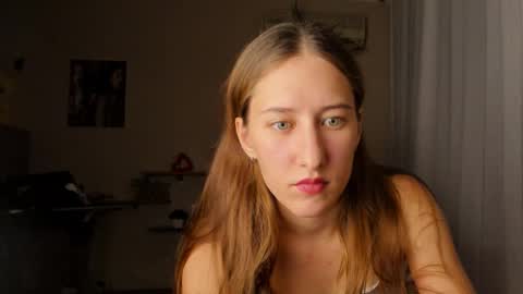 Snapshot of adellqueen chatting on 09/19/25, 09:26 Adell online show from 09/19/25, 09:26