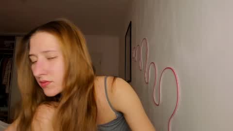 Snapshot of adellqueen chatting on 05/05/26, 09:34 Adell online show from 05/05/26, 09:34