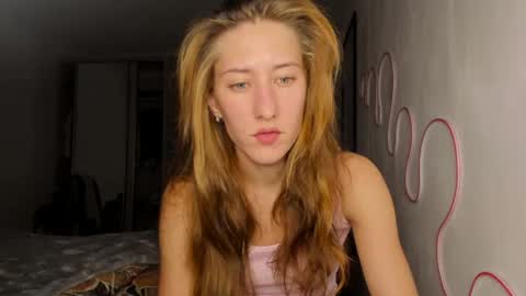 Snapshot of adellqueen chatting on 05/12/26, 09:34 Adell online show from 05/12/26, 09:34