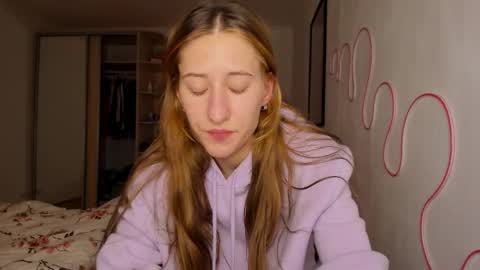 Snapshot of adellqueen chatting on 05/17/26, 09:44 Adell online show from 05/17/26, 09:44