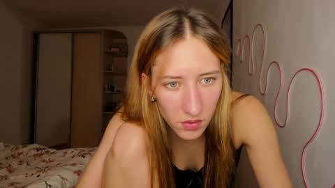 Snapshot of adellqueen chatting on 05/20/26, 09:43 Adell online show from 05/20/26, 09:43
