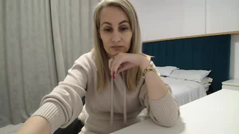 Adellyn online show from 05/01/26, 06:12