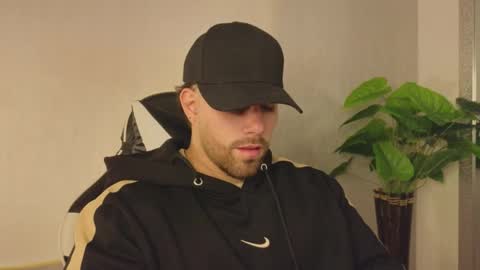 Ades online show from 11/29/25, 11:35