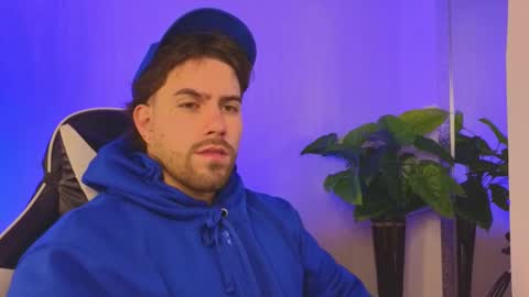 Ades online show from 12/22/25, 11:18