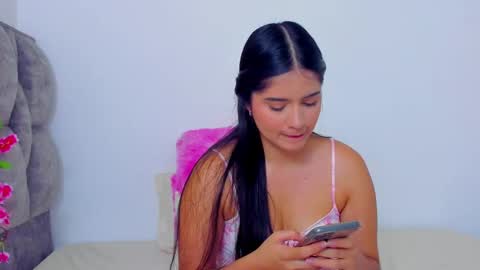 Snapshot of adhara__evanss chatting on 01/06/25, 11:07   online show from 01/06/25, 11:07